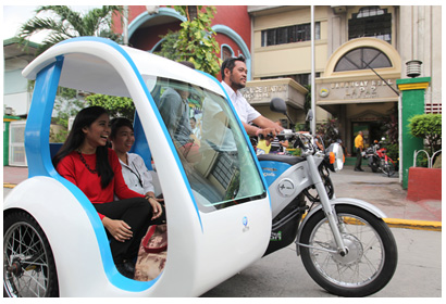 写真1：フィリピンでの電動三輪タクシー利用イメージ